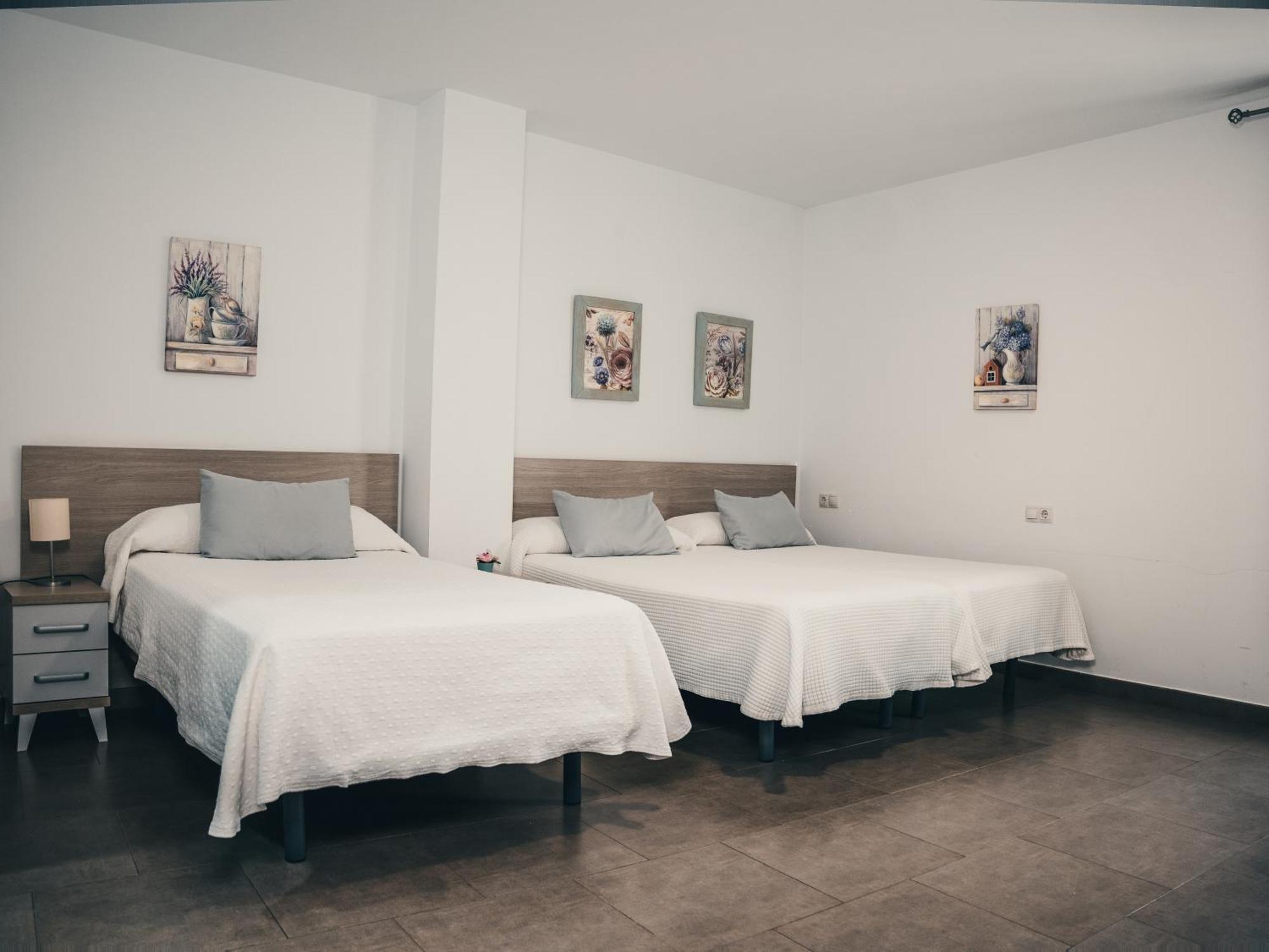 Hostal Delia Алора Екстериор снимка