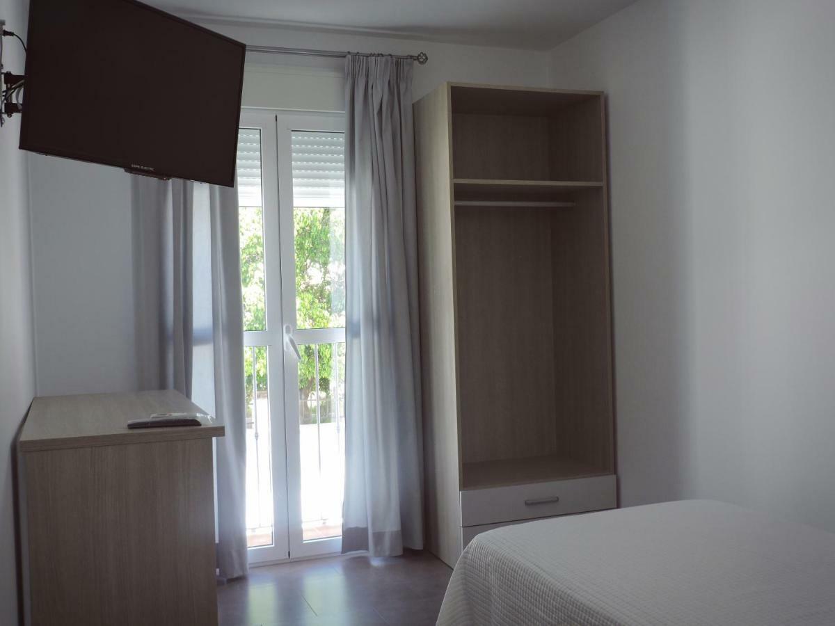 Hostal Delia Алора Екстериор снимка